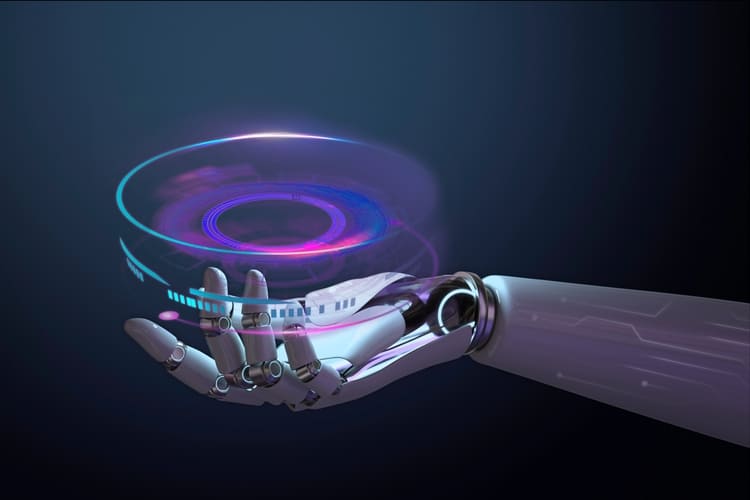 Mano robótica sosteniendo una interfaz digital futurista para representar inteligencia artificial, innovación y tecnología aplicada al marketing Hiweb