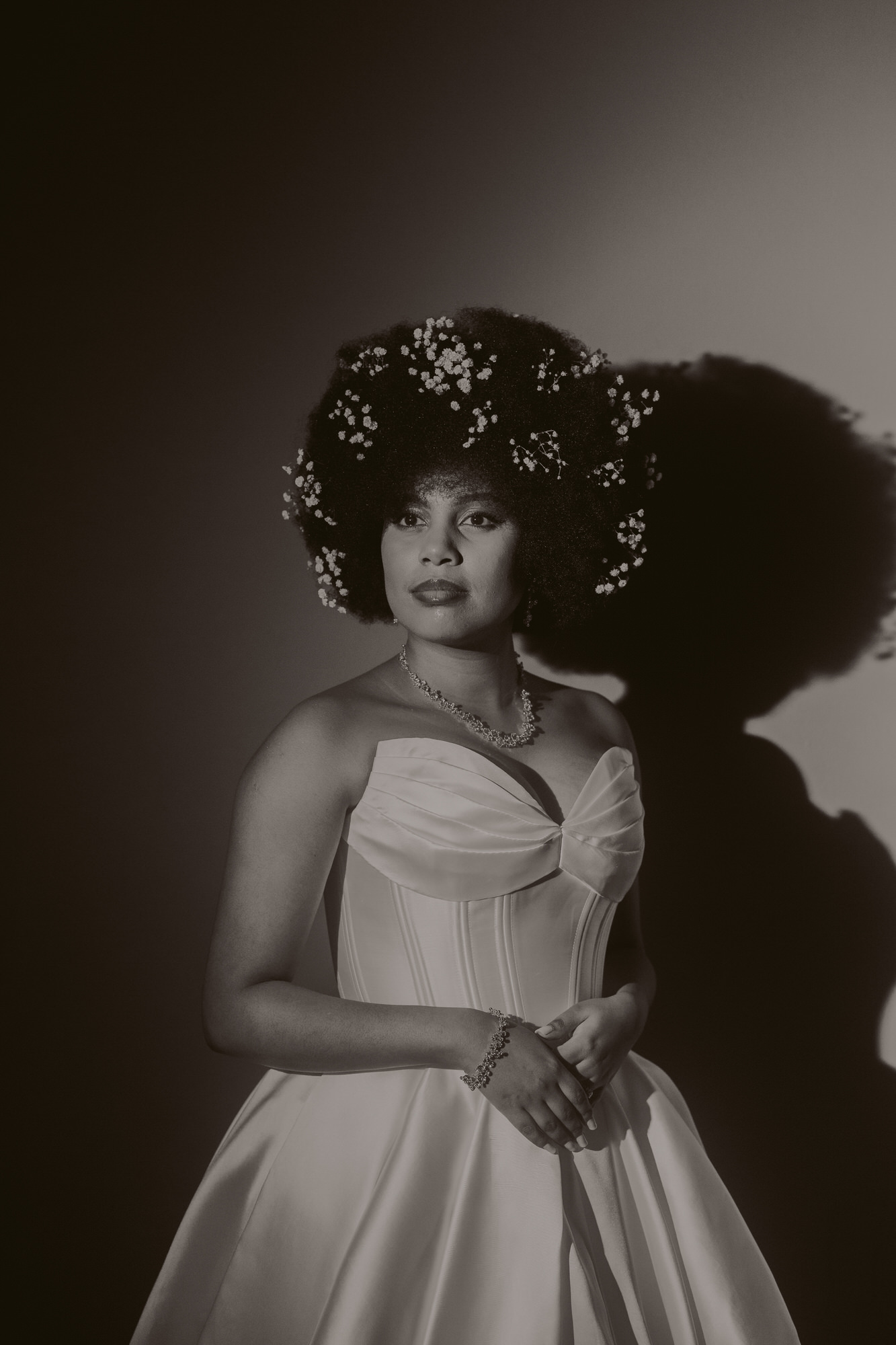 Timeless and elegant black and white portrait