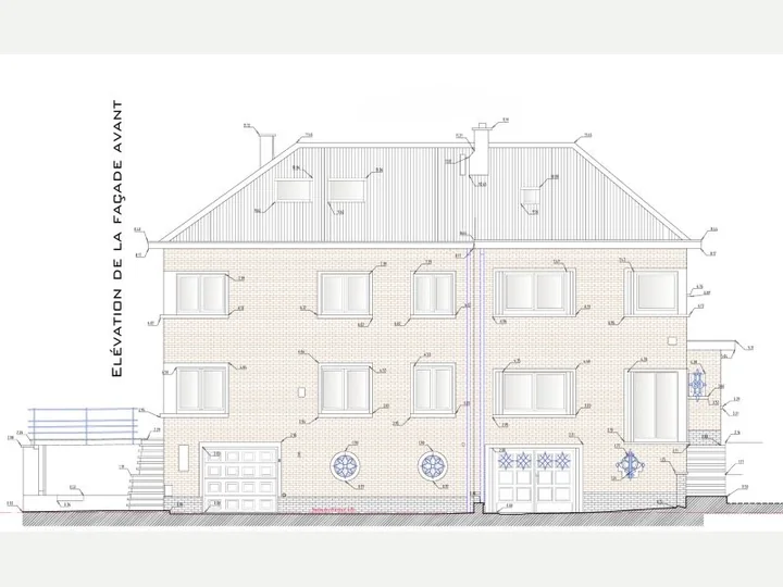 Élévation de la façade avant d'une maison quatre façades en brique, baies et seuils cotés.