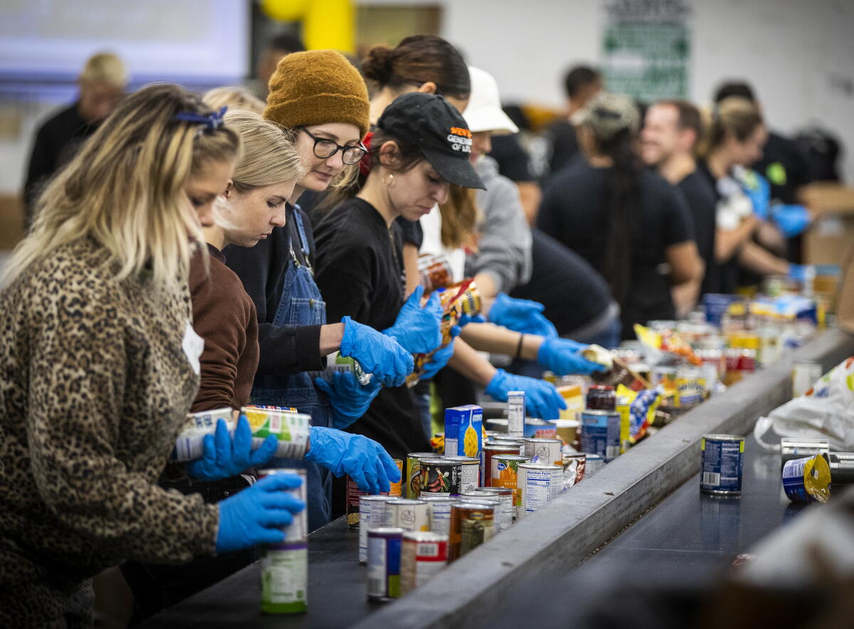 Los Angeles Community Impact Event for Green Sports Day with Los Angeles Regional Food Bank