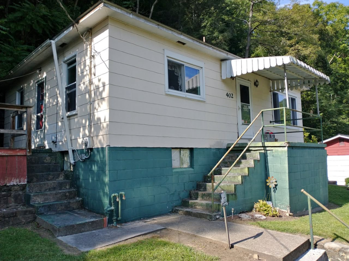 402 Fairview St 