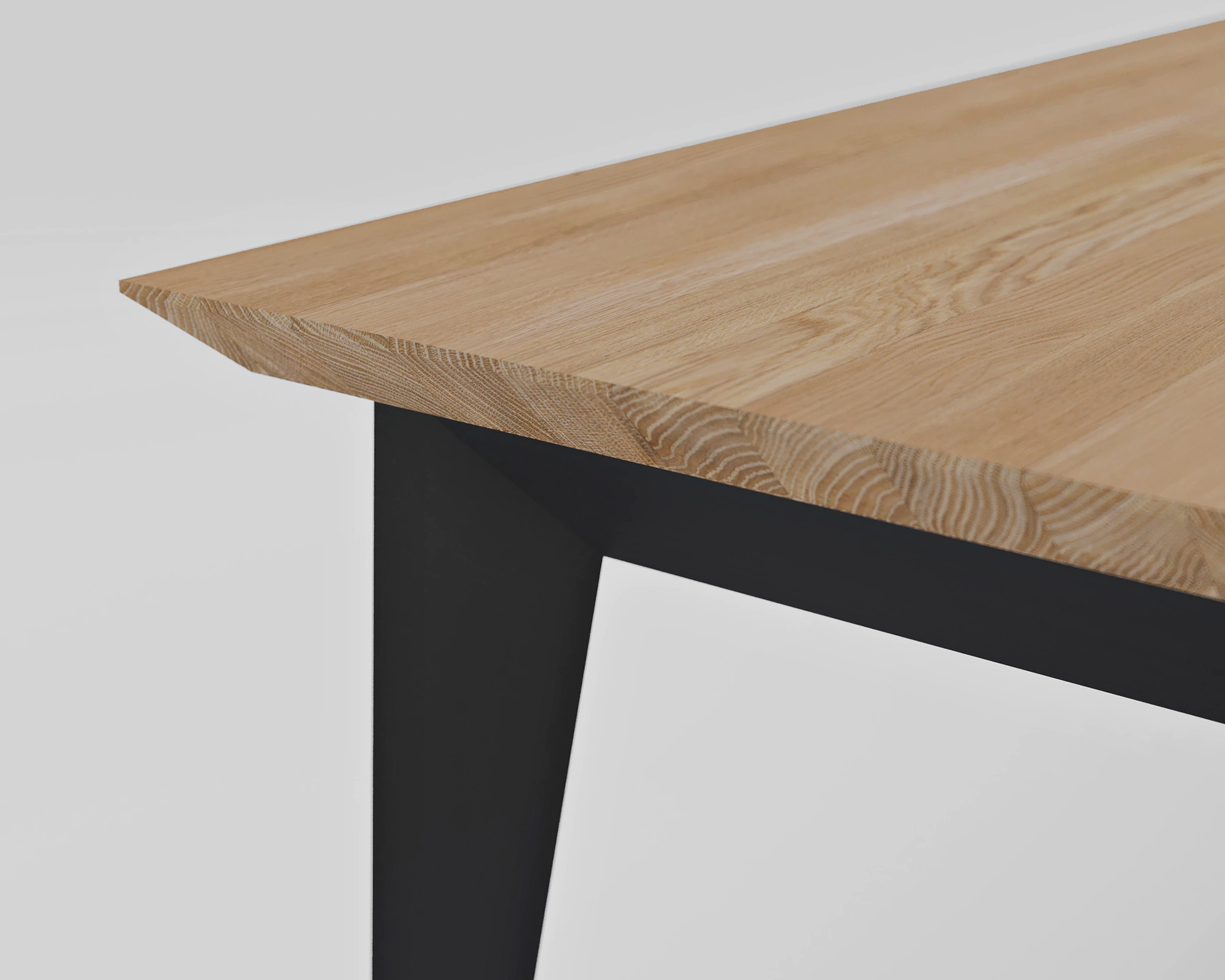 Close-up of the Custom Vector table by Furnilo – showcasing natural wood texture and fine handcrafted details.