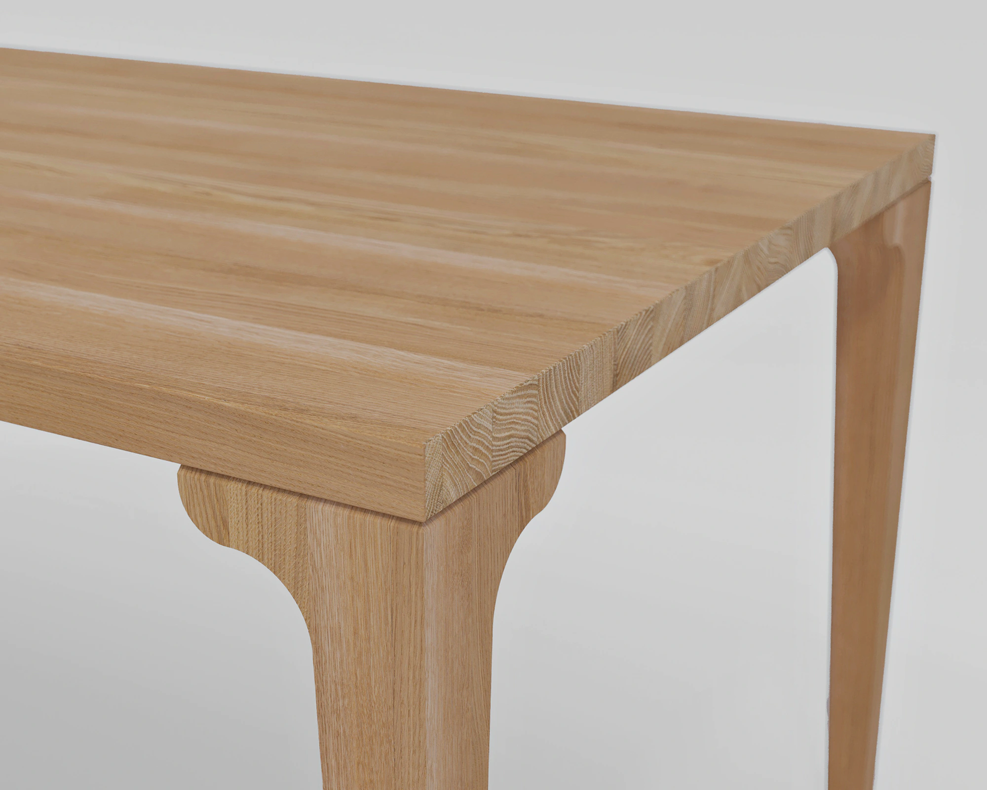 Close-up of the Custom Flow table by Furnilo – showcasing natural wood texture and fine handcrafted details.