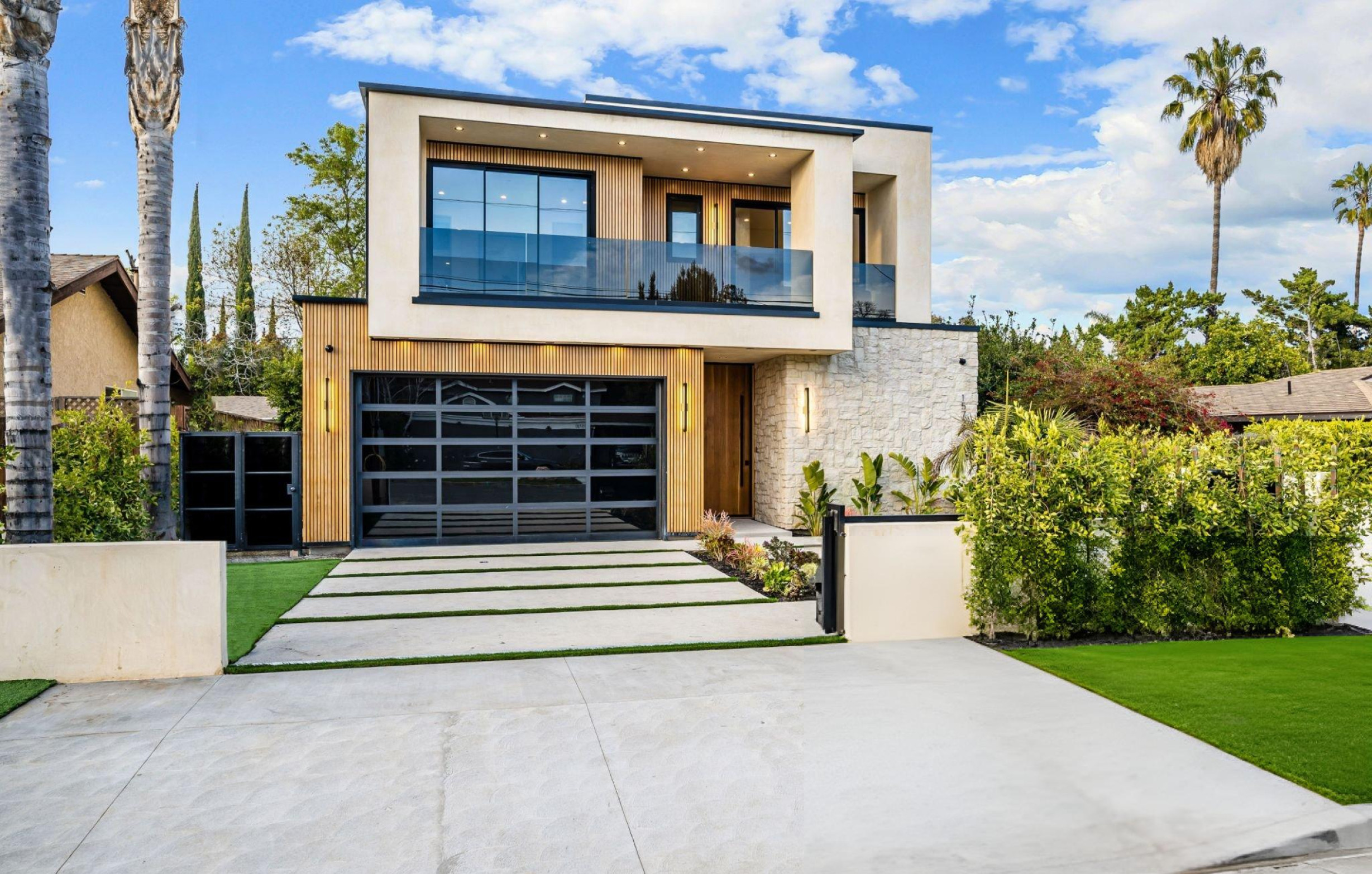 How to Choose the Right Combination of Siding and Roof for Your Climate