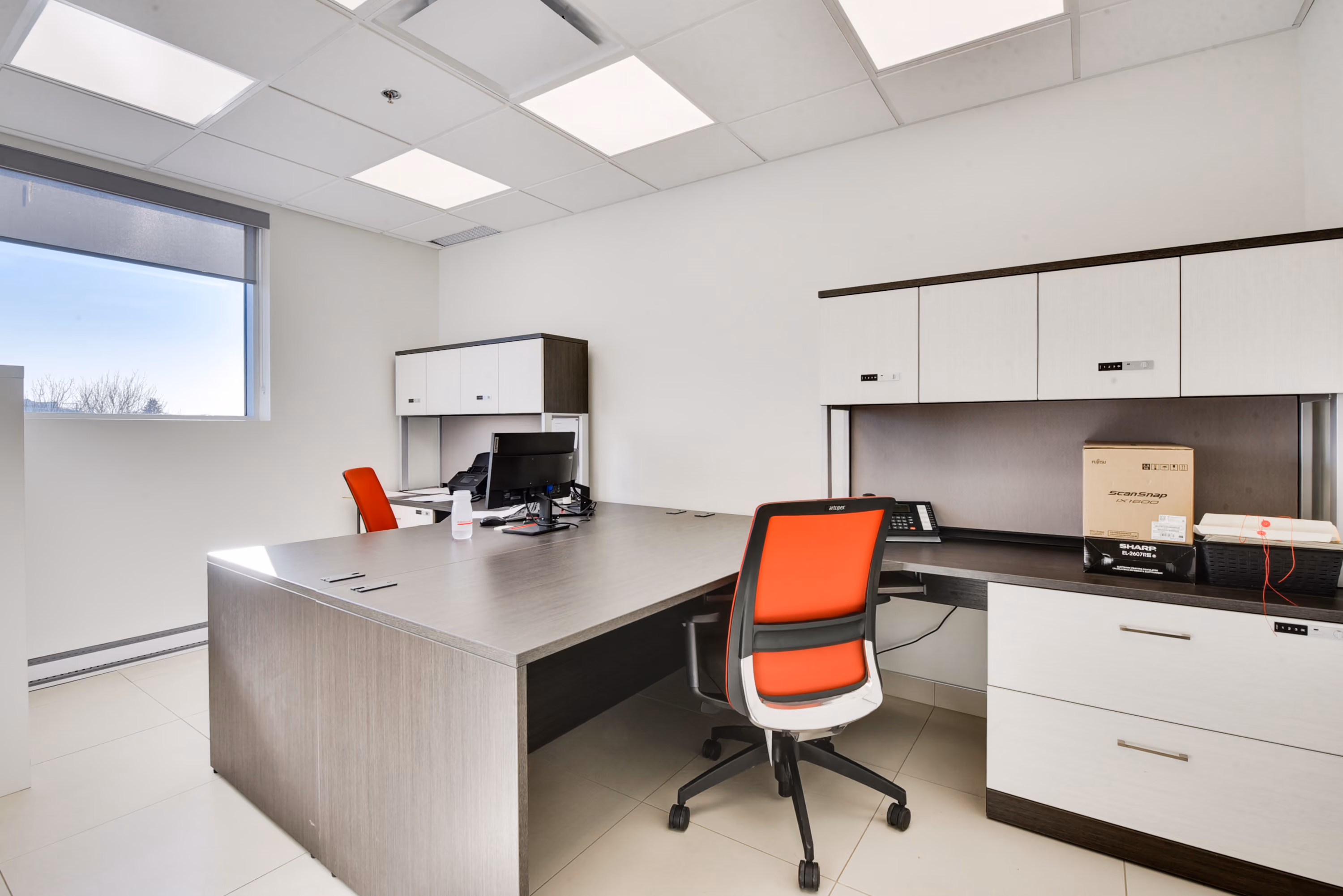 Bureau vitré chez Kia Ste-Foy