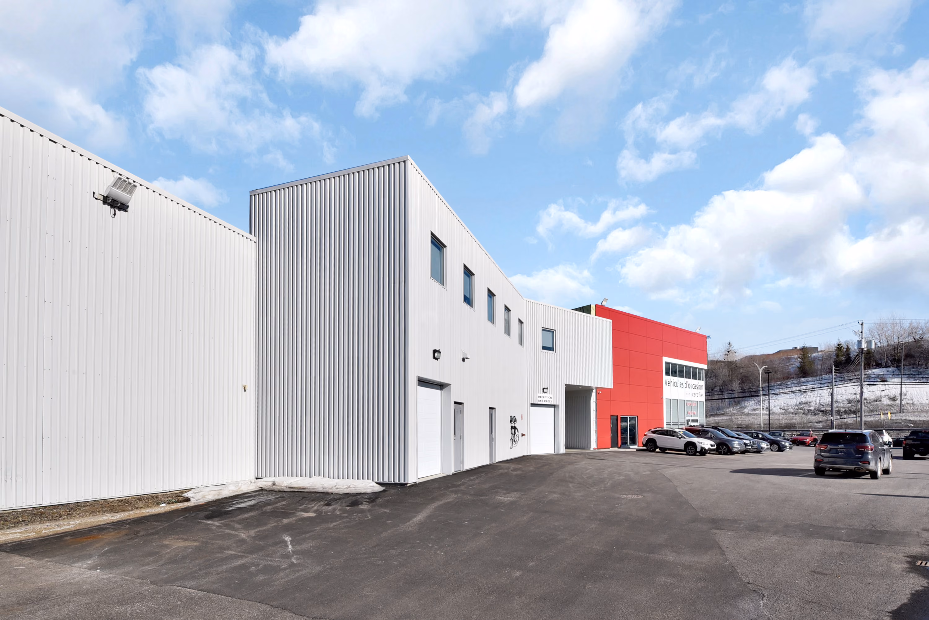 Revêtement métallique extérieur du bâtiment Kia Ste-Foy