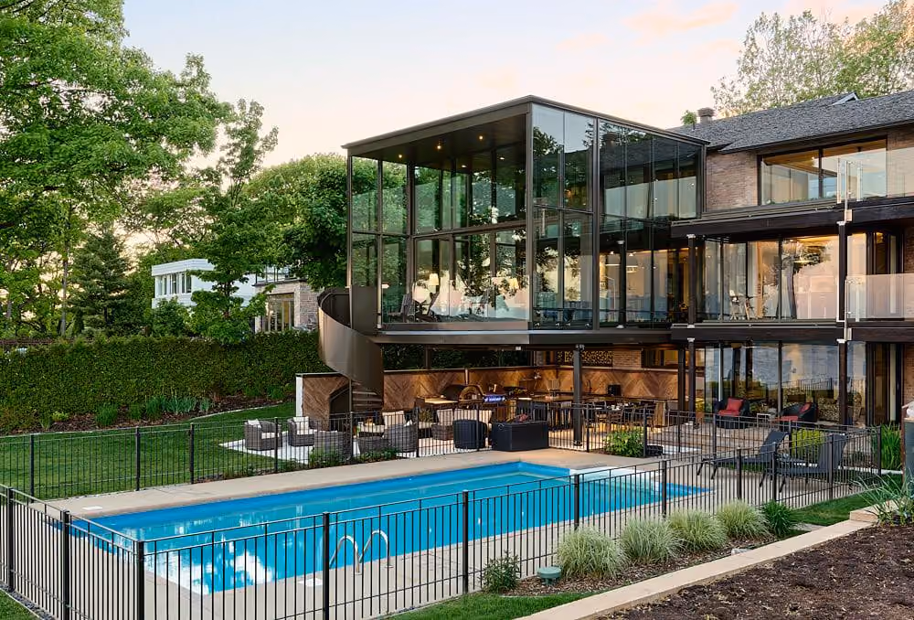 Terrasse et piscine avec vue, Vitrine sur le fleuve