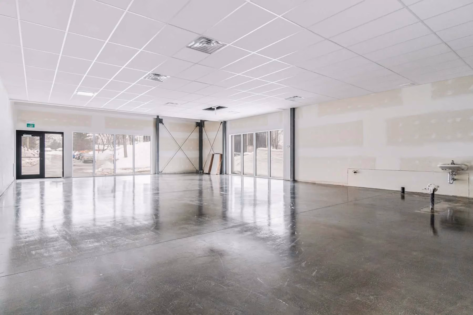 Grand espace commercial ouvert rénové à Sainte-Foy