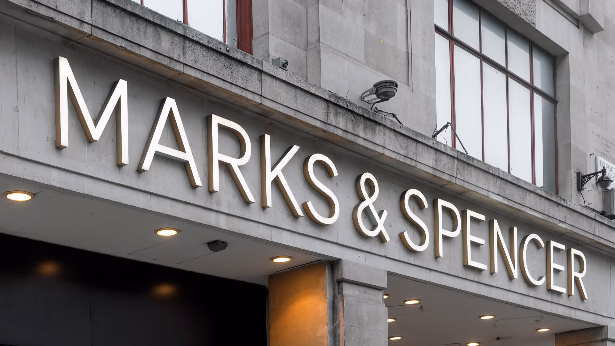 Ciberataques a Marks & Spencer y Kobop: Ransomware, Fuga de Datos y Falta de Transparencia