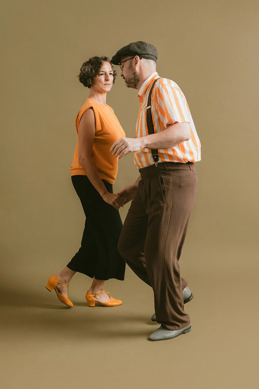 Ein tanzendes Paar zur Swing Musik