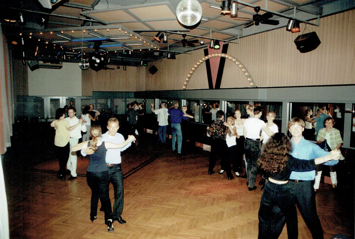 Tanzpaare in der Marienstraße in den 90er Jahren