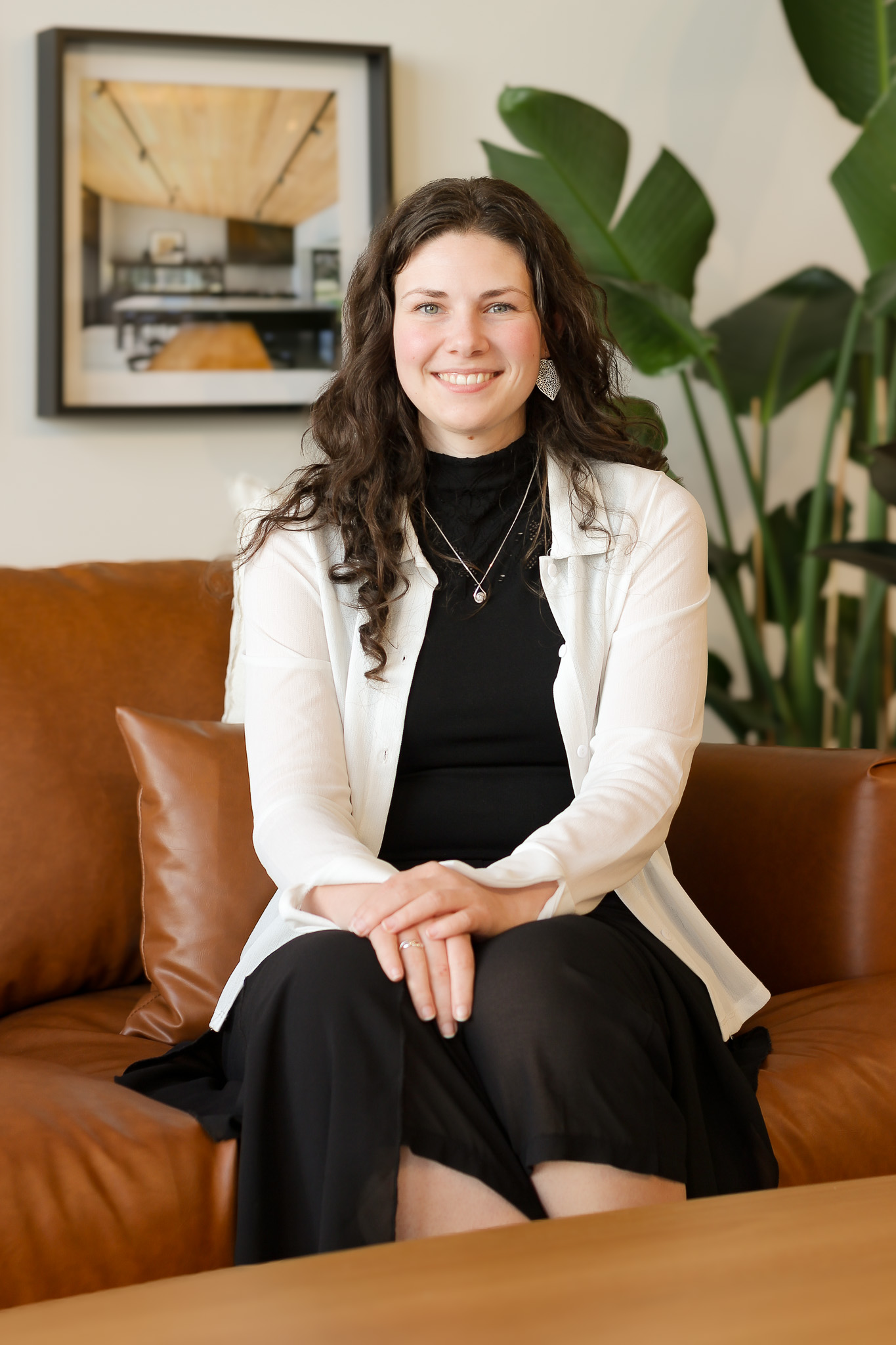 Born and raised in the captivating landscapes of Western Cape, South Africa, and later finding inspiration in the beautiful New Zealand scenery, Tamsin’s designer’s journey spans continents and has taken root in the enchanting Southern Highlands.