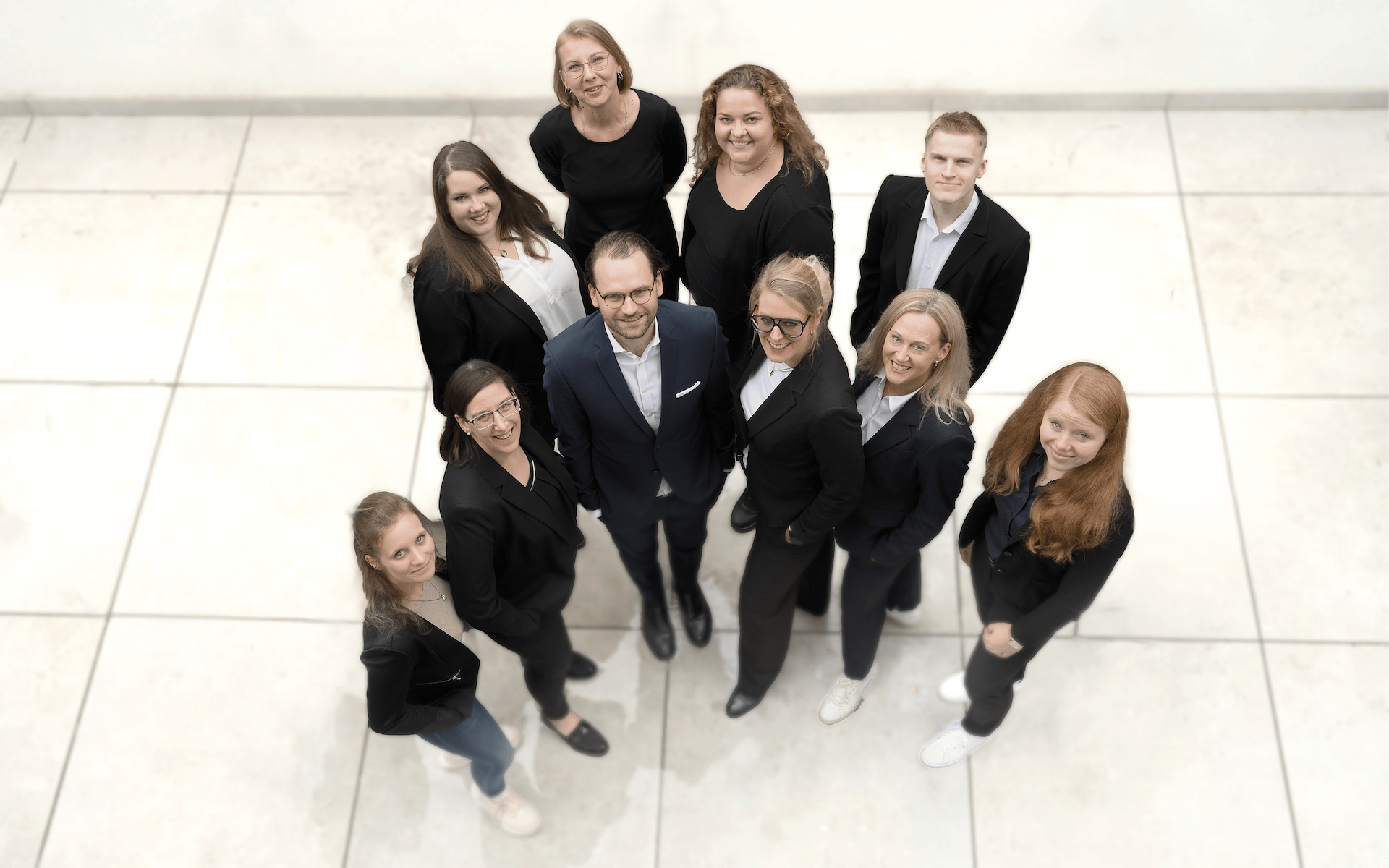 Nyris team snowshoeing at the Zugspitze.