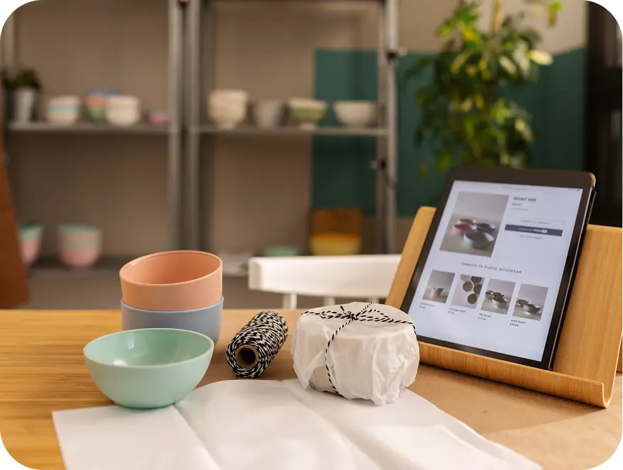 Pakowanie i skanowanie przesyłek kurierskich w sklepie