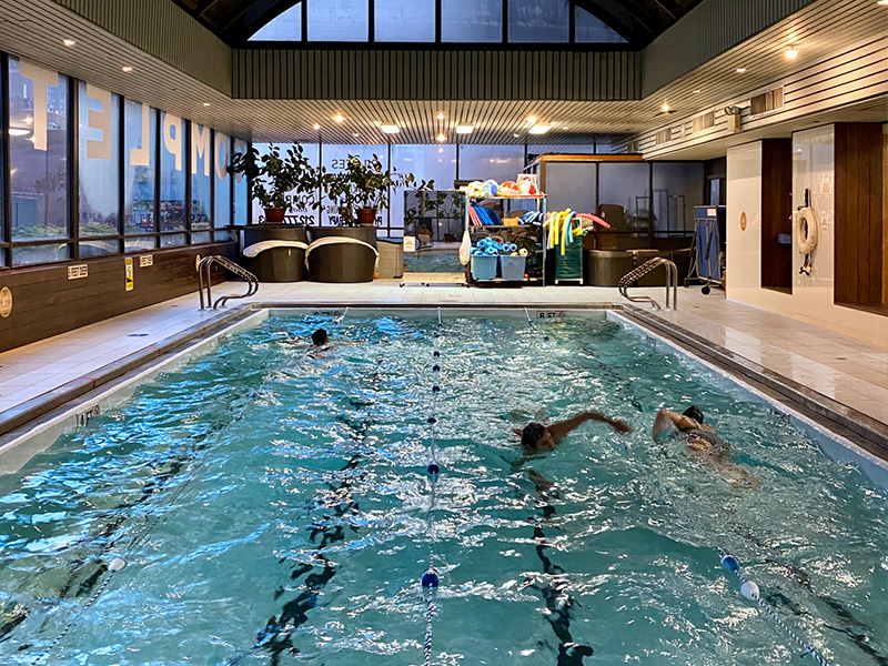Saltwater Pool vs Chlorine Pool: Why NYC Gyms Are Making the Switch