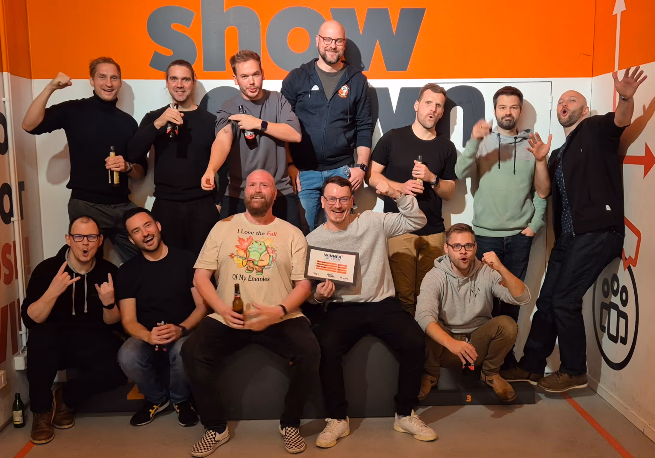 Das OneCode-Team bei einem gemeinsamen Event – Teamgeist, Verantwortung und Spaß an innovativer Softwareentwicklung.