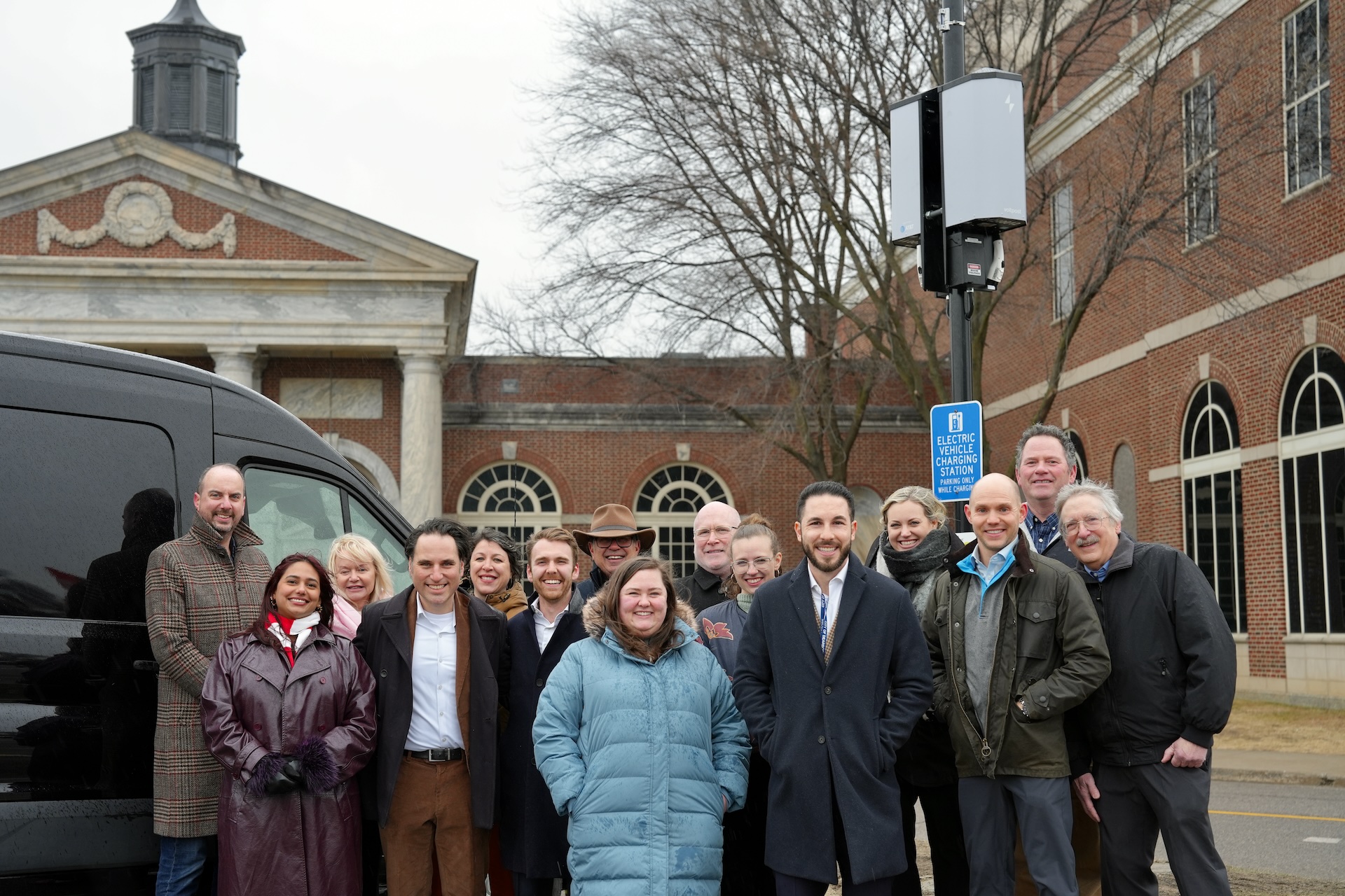 Voltpost and AT&T Deploy Connected Lamppost Charger in Detroit
