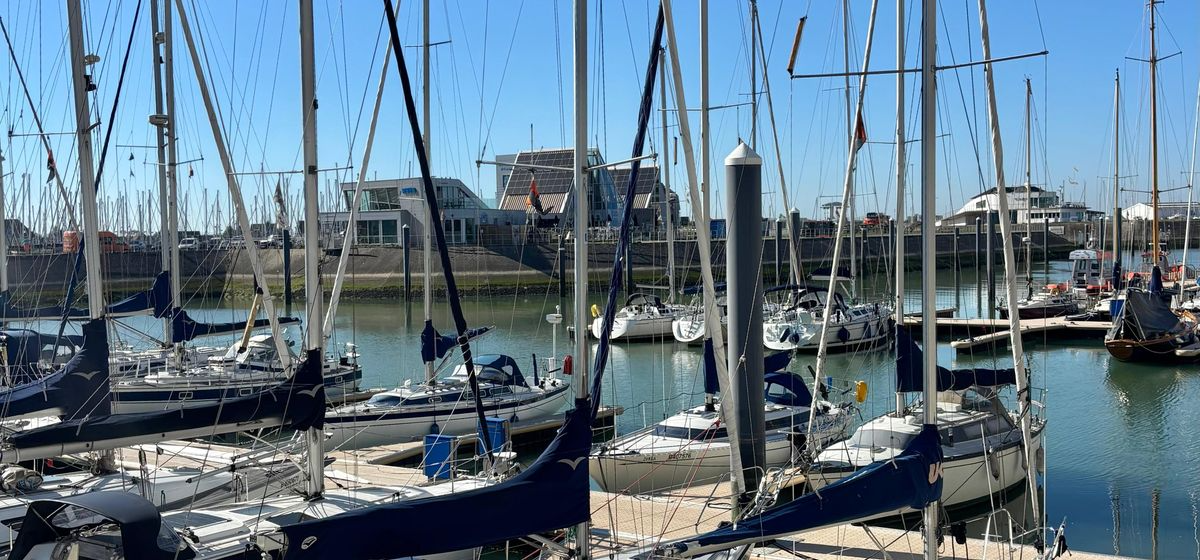 Zeilboten in de jachthaven van Blankenberge