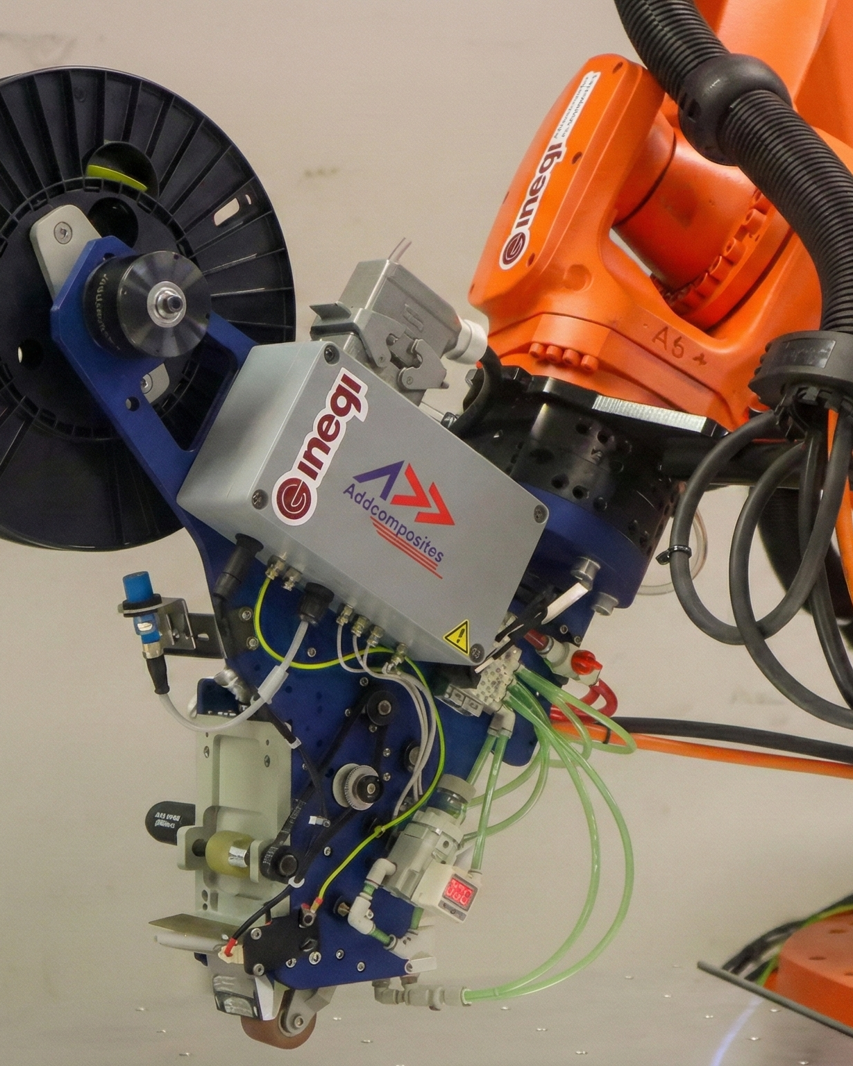 AFP-XS mounted on a KUKA robot at INEGI