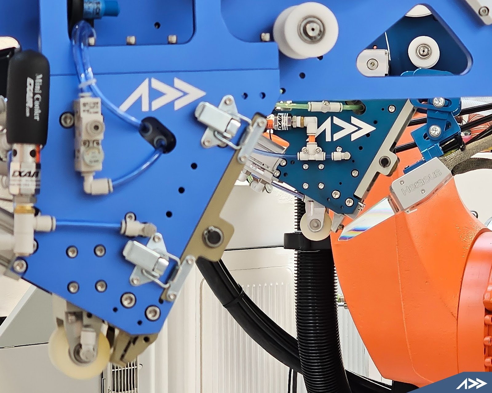 Addcomposites AFP systems support both flash lamp and laser heater configurations.