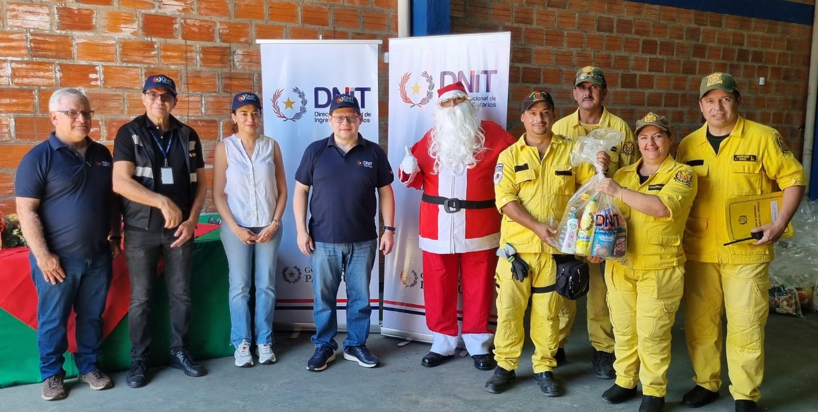 La DNIT dona kits de alimentos y productos básicos a entidades benéficas