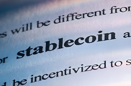 El Senado de Estados Unidos avanza con el debate legislativo sobre stablecoins mientras crecen los cuestionamientos