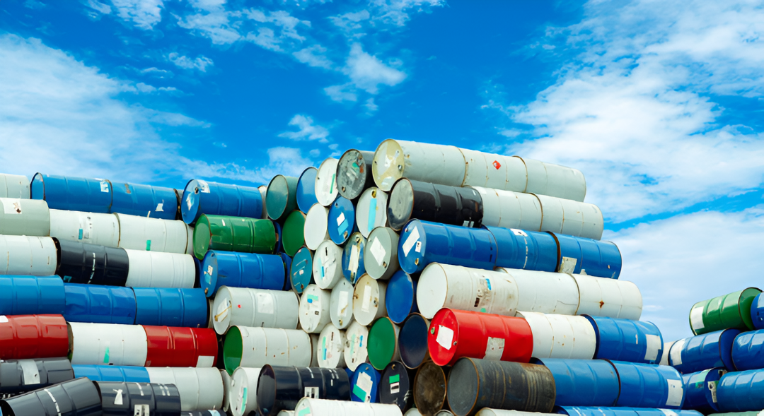 Barriles de petróleo ruso pierden destino ante reducción de compras de India y cautela de China