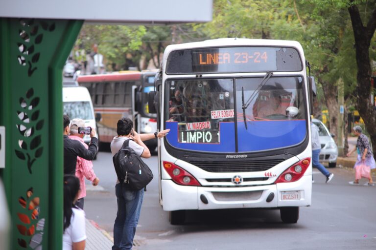 Presupuesto 2026 fija subsidio de USD 55 millones para transporte con fondos del tesoro