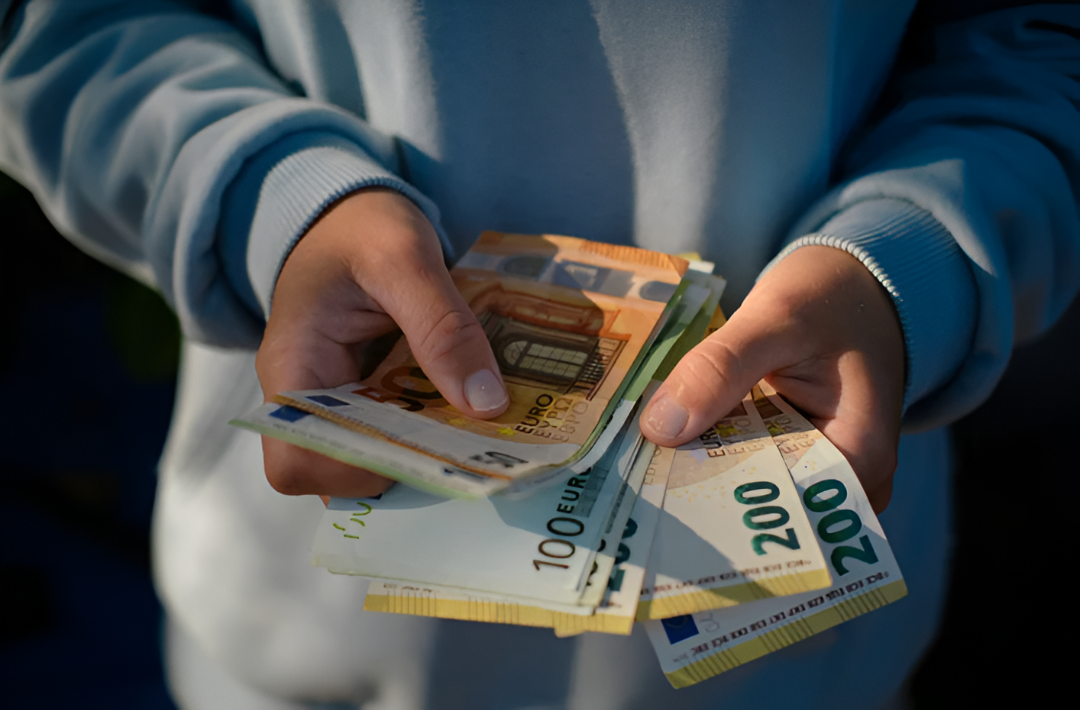 El euro cae por debajo de 1,17 dólares en medio de la incertidumbre política en Francia