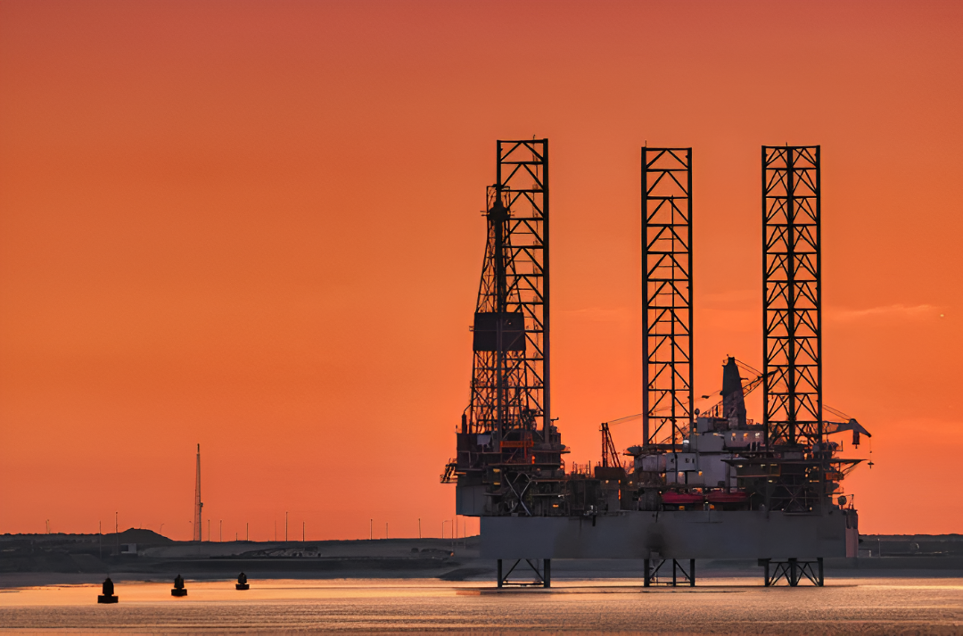 El mundo sigue demandando más petróleo aunque el mercado ya muestra señales de exceso