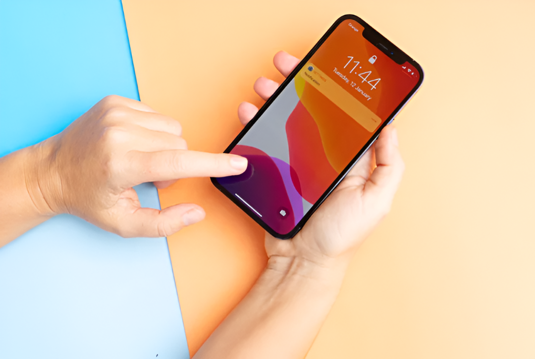 Apple acuerda con Google pagar miles de millones al año para potenciar Siri