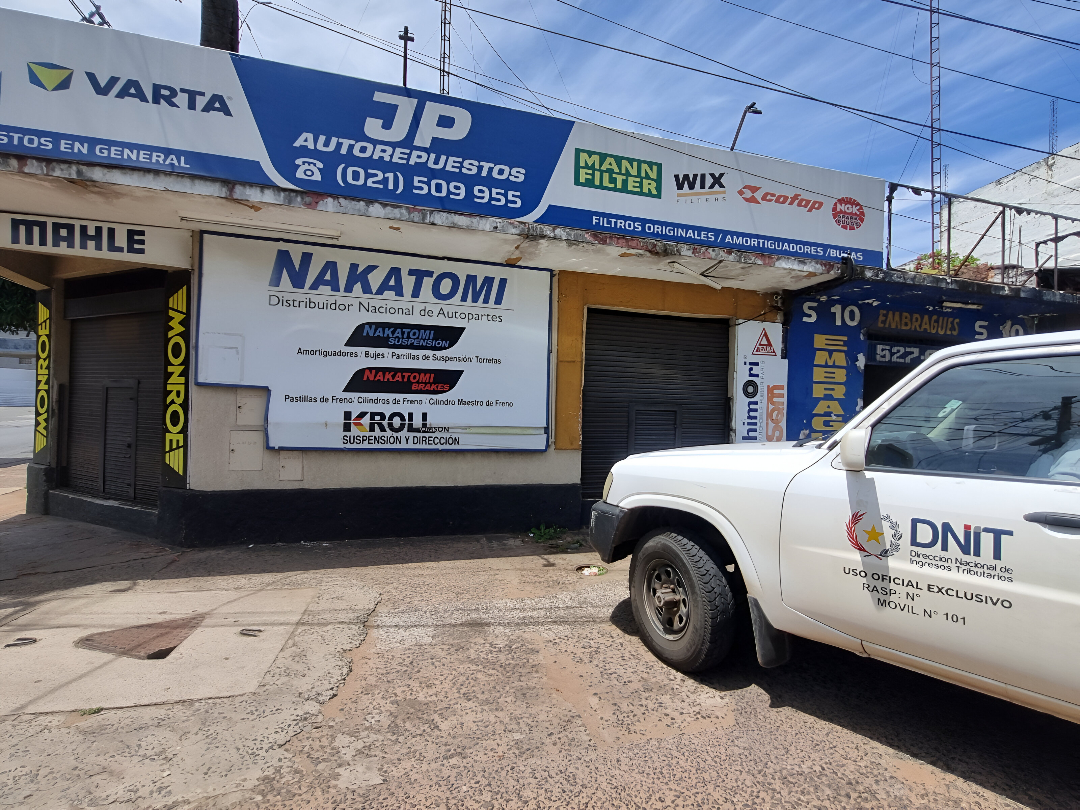 La DNIT cerró temporalmente 14 locales de una empresa de repuestos por orden judicial