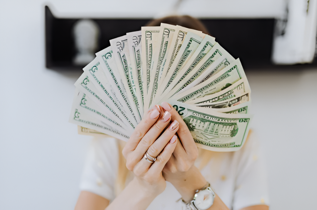 El dólar apunta a cerrar el año en torno a 7.150 según nuevas proyecciones del mercado