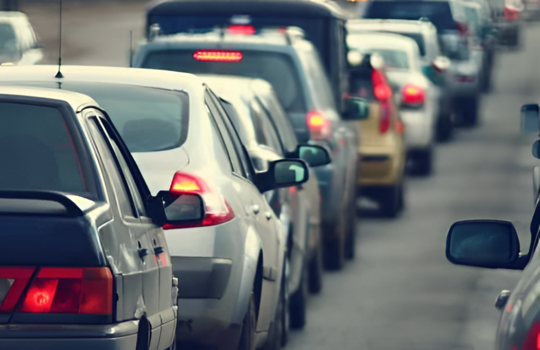 Peajes saturados y demoras largas marcaron el cierre del operativo retorno