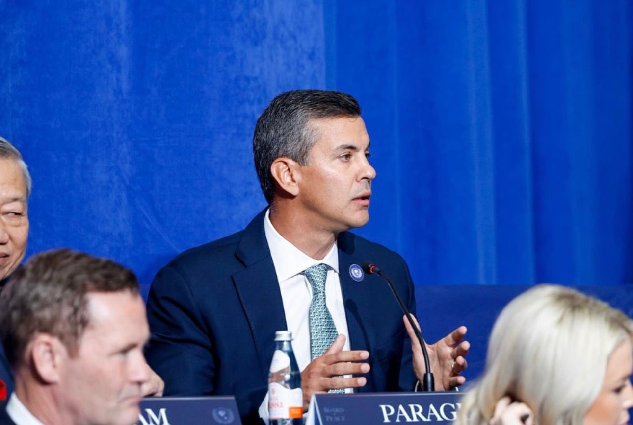 “Joven y guapo” fue la frase de Trump que puso a Santiago Peña en el centro del evento en Estados Unidos