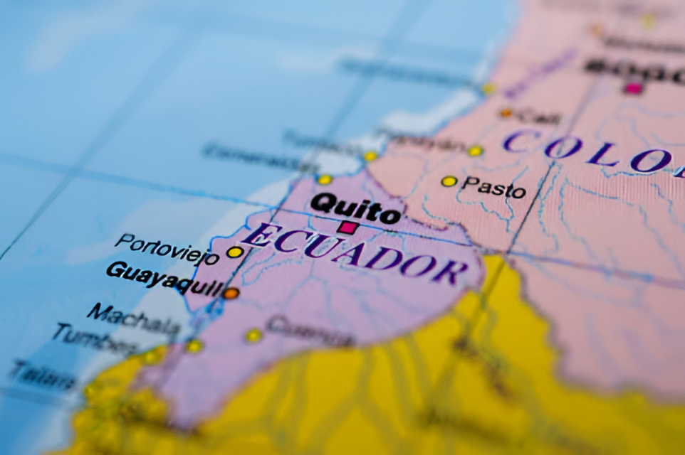 Ecuador sube al 50% los aranceles a productos de Colombia y crece la tensión comercial