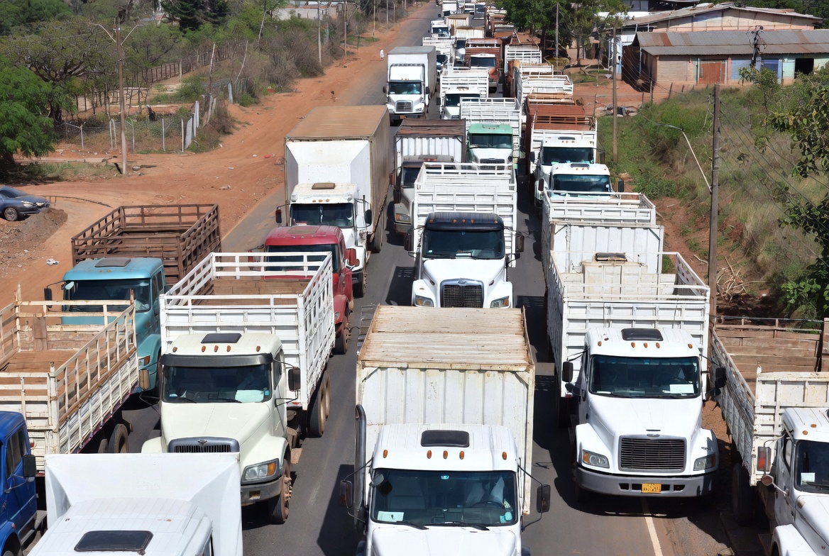 Cañicultores anuncian posible bloqueo con 500 vehículos ante demora en licitación de Petropar