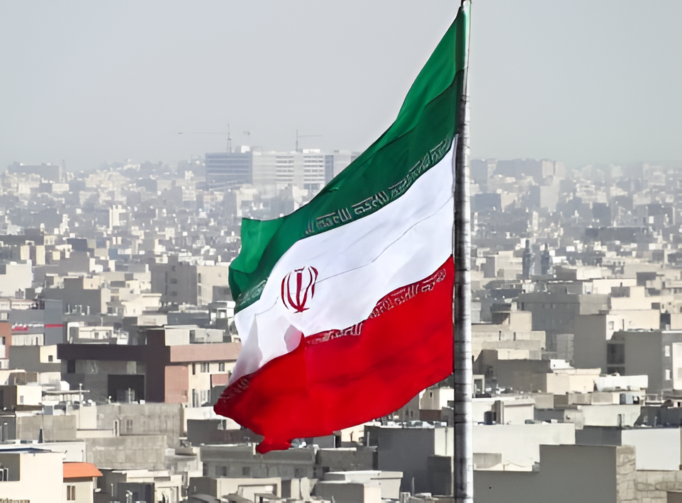 Teherán promete una respuesta sin precedentes y eleva la tensión con EE.UU. e Israel