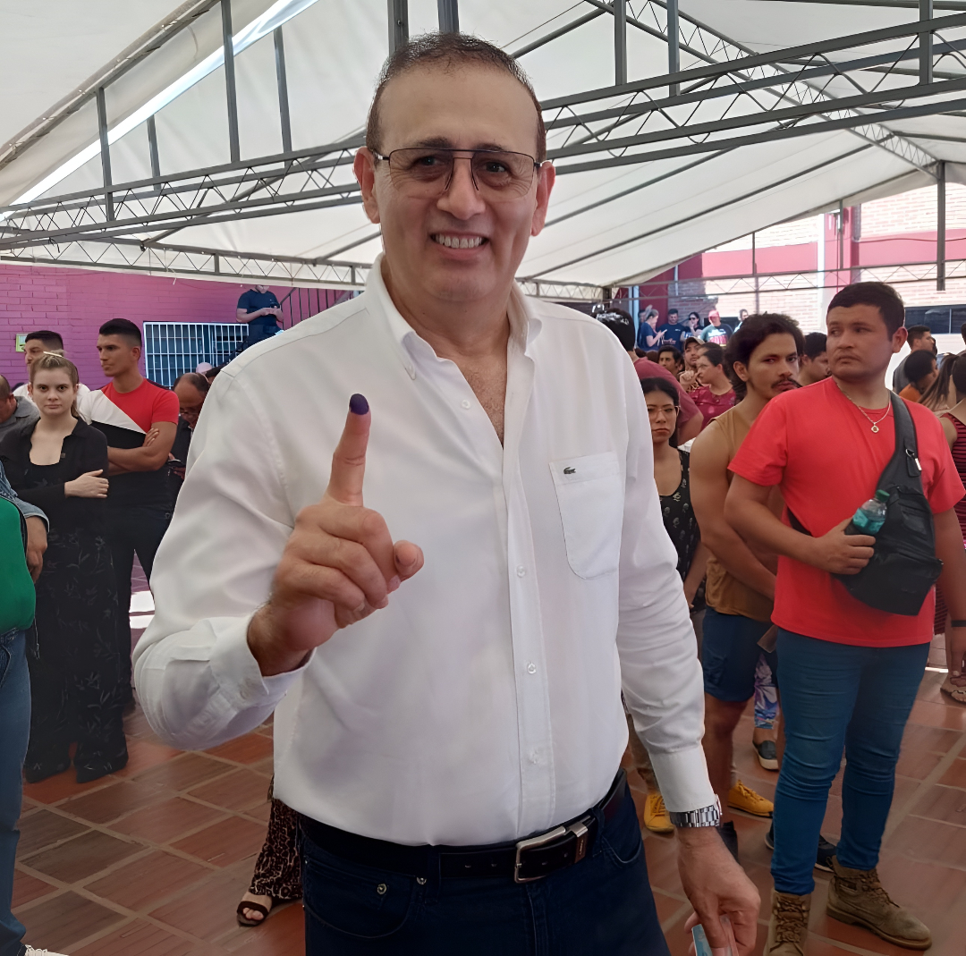 Condenan a 13 años de prisión a Erico Galeano por lavado de dinero y asociación criminal pero sigue como senador y va a su casa