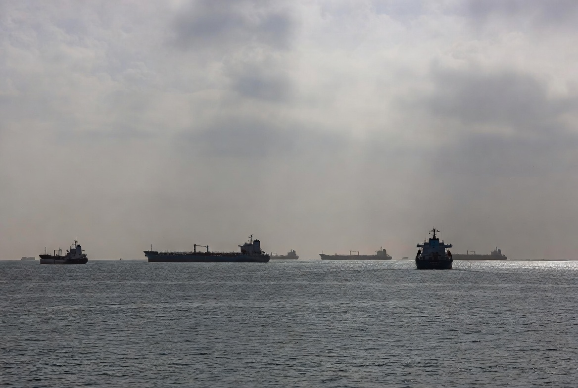 Irán advierte que el estrecho de Ormuz seguirá bloqueado si continúan los combates en la región
