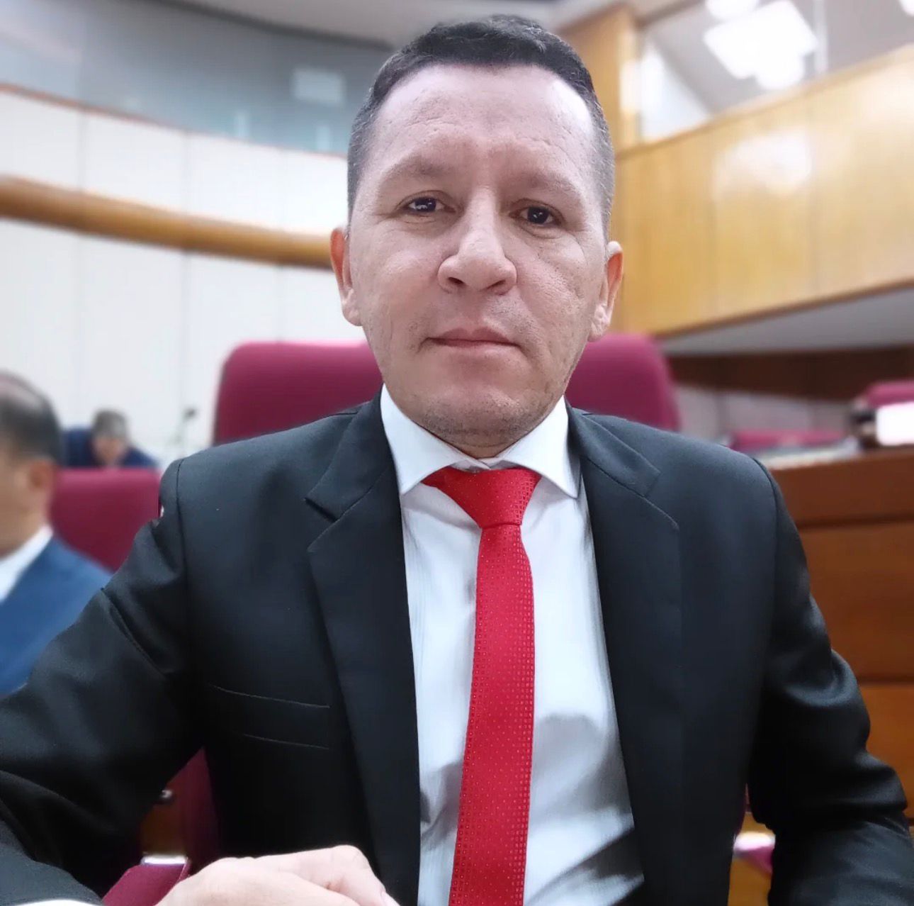 Senadora impulsa pedido de expulsión de Chaqueñito del Senado por caso de vivienda del MUVH