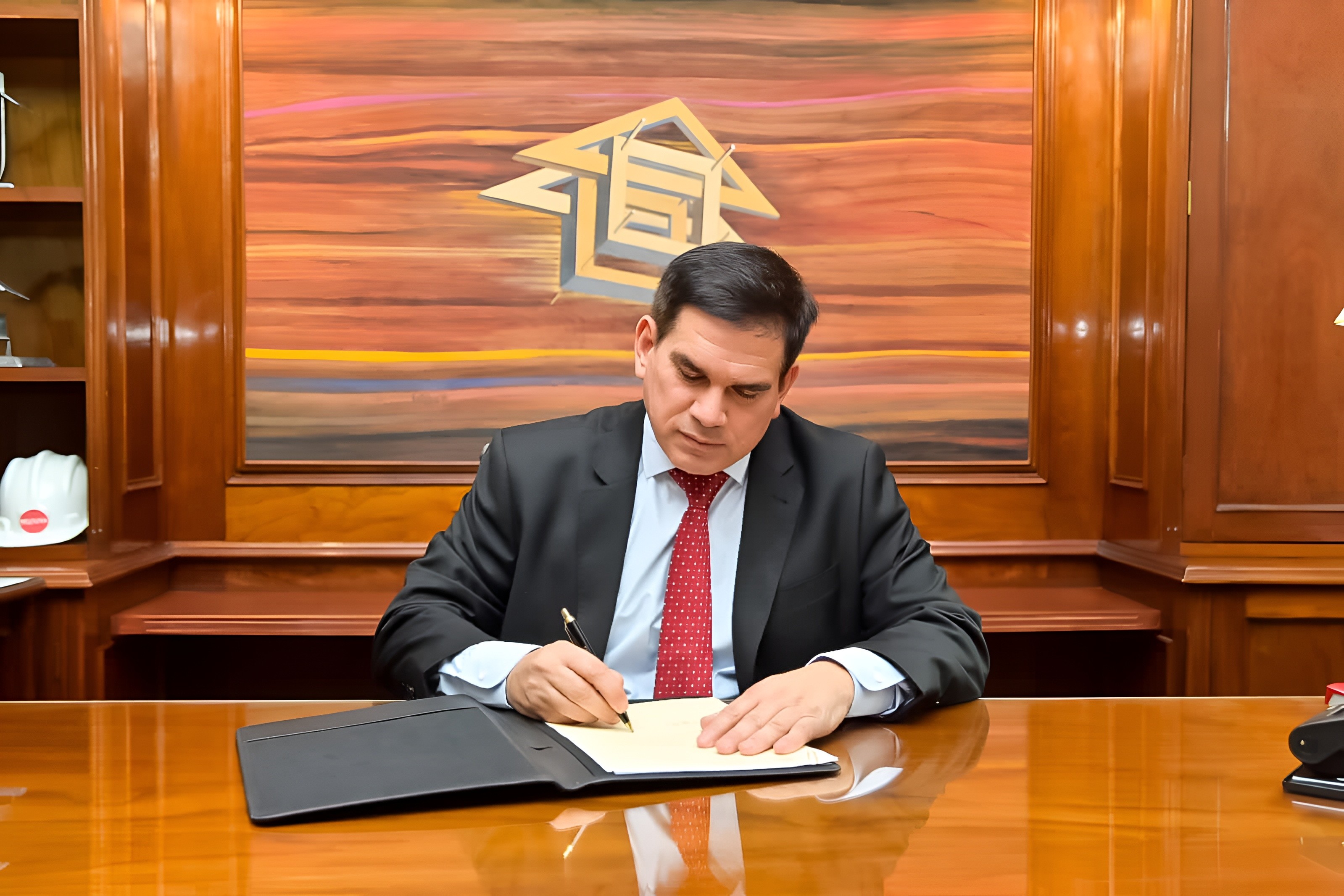 Impulsan interpelación al titular del MUVH por pésima gestión mientras aumentan denuncias por entrega de viviendas