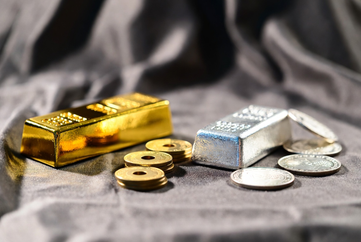 El oro y la plata se recuperan tras la pausa de Estados Unidos en ataques sobre Irán