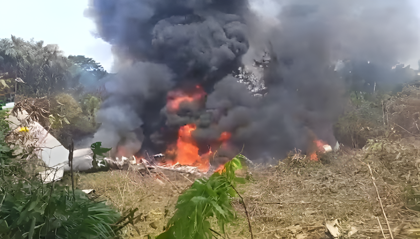 Un avión de la Fuerza Aérea de Colombia cae al despegar con más de 100 militares a bordo