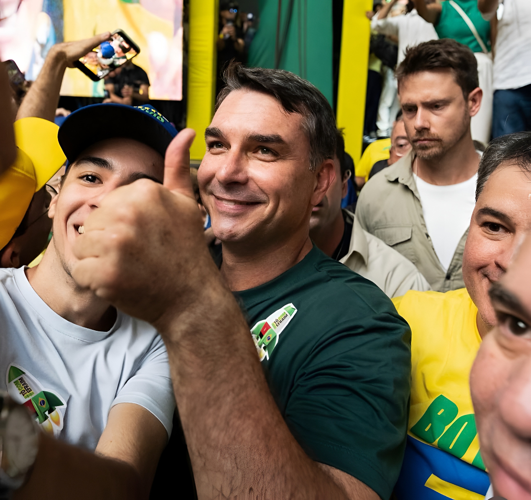Flávio Bolsonaro lidera por primera vez sobre Lula en un escenario de balotaje en Brasil