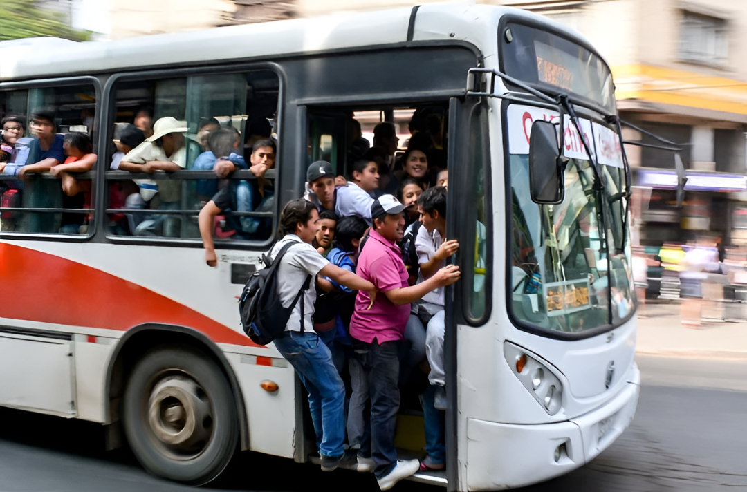 Gobierno evalúa millonario desembolso para sostener buses sin subir el pasaje