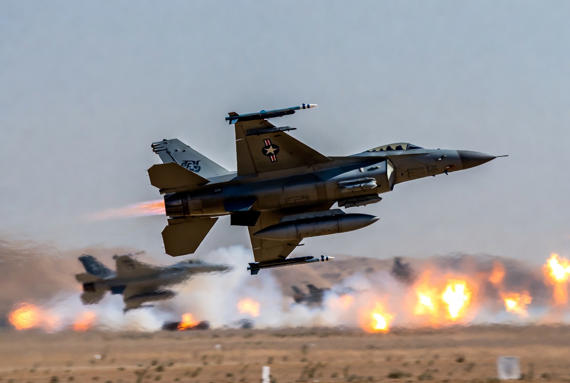 Informes de Estados Unidos indican que un caza fue abatido en Irán y se desconoce el paradero de sus ocupantes