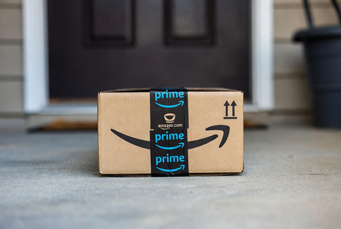 Suba de combustibles impacta en envíos y Amazon traslada parte del costo a comerciantes