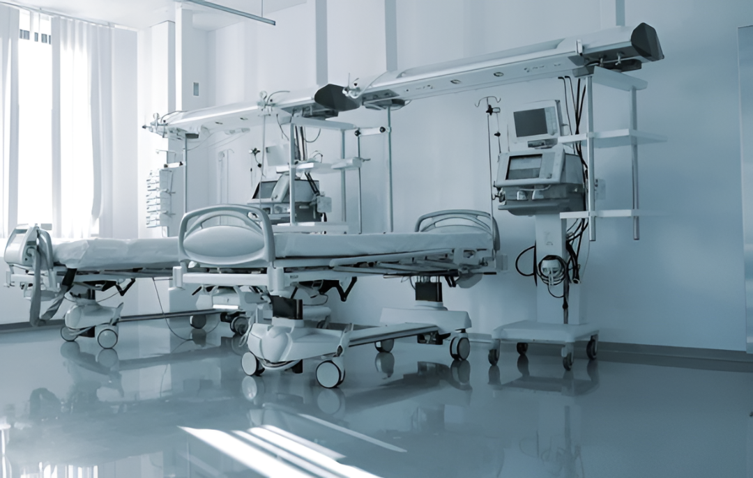 ¿Debe el gobierno garantizar el funcionamiento de hospitales existentes antes de habilitar nuevos centros