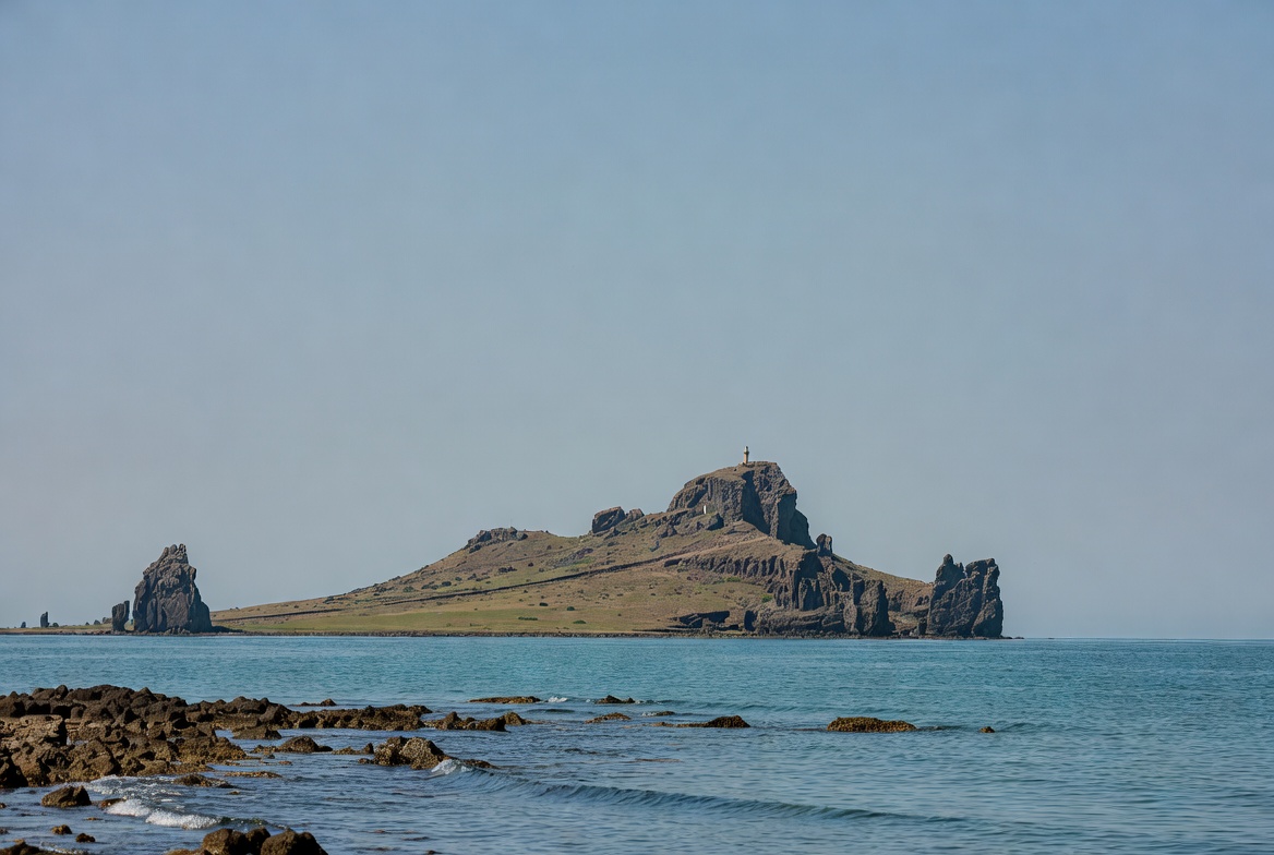 Estados Unidos ataca objetivos en isla petrolera de Irán y crece la tensión por posible escalada